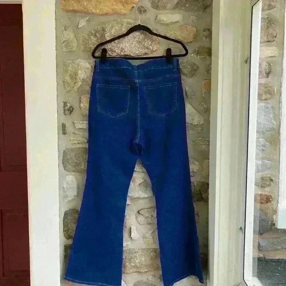 NWT Universal Standard Farrah High Rise Flared Jeans
in Pure Blue $125 Womens 14 - Picture 7 of 9